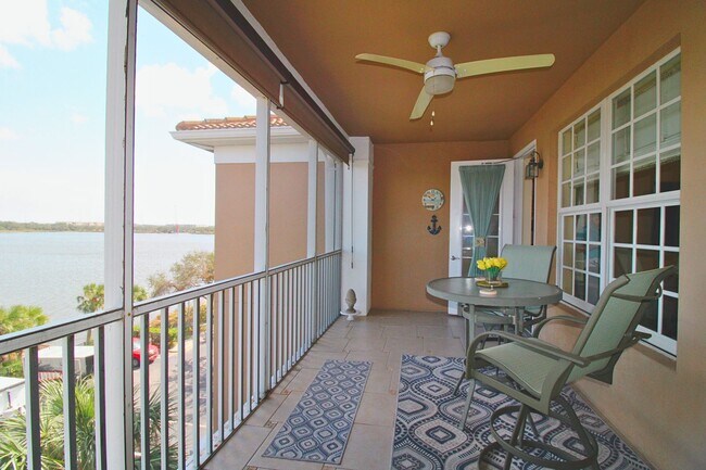 Building Photo - Unfurnished Serene Lakeside Living: Spacio...