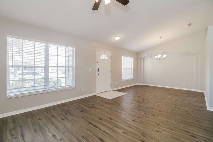 Building Photo - 29114 Crossland Dr