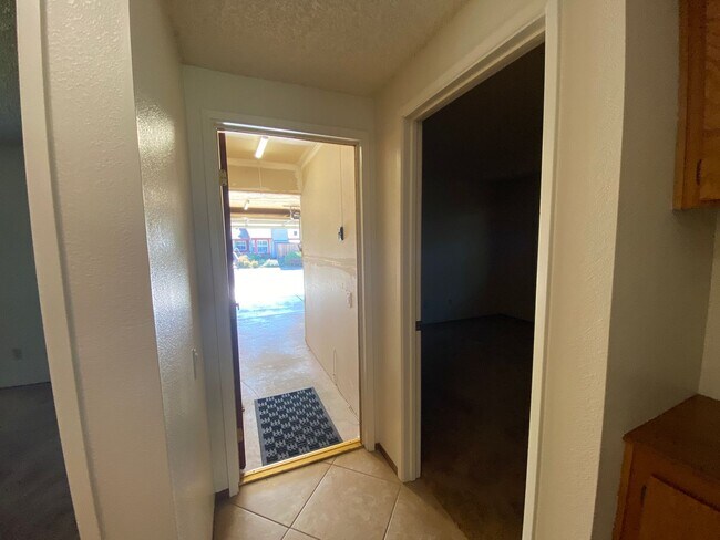 Building Photo - Well Maintained, Large Corner Lot