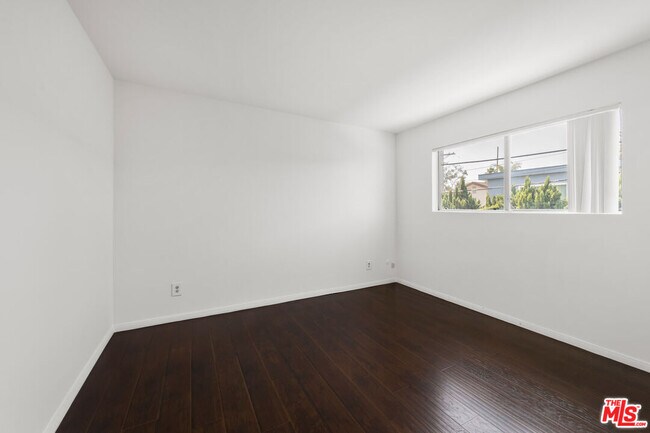 Building Photo - 3355 S Canfield Ave