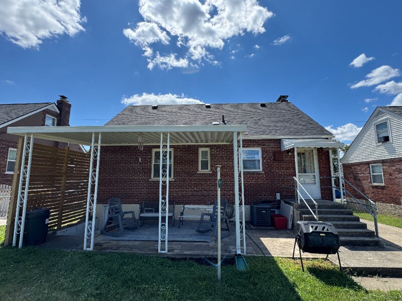 Building Photo - 736 Maple Dr