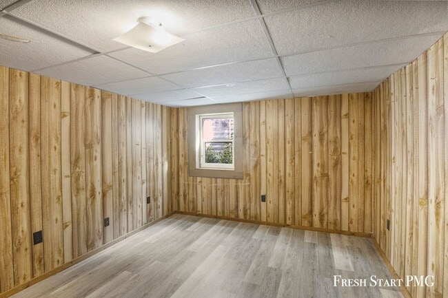 Building Photo - Bright & Spacious Family Home with Garage