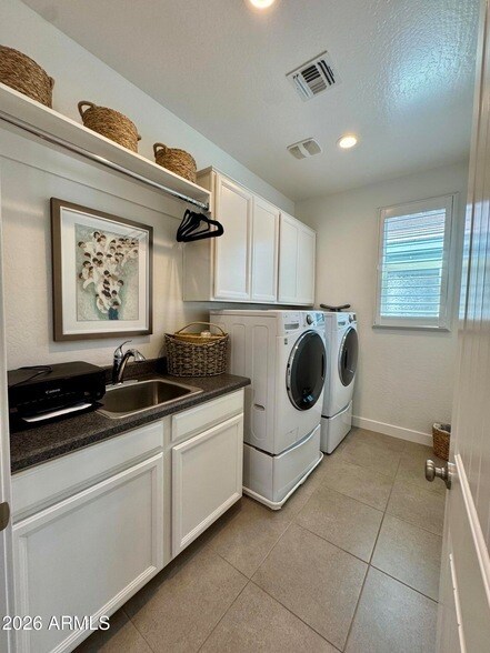 Building Photo - 3056 E Appaloosa Rd