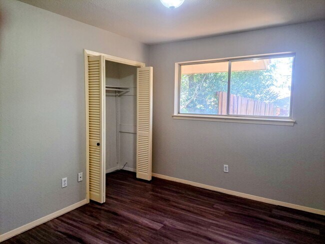 Building Photo - 56041 Glenwick Ln
