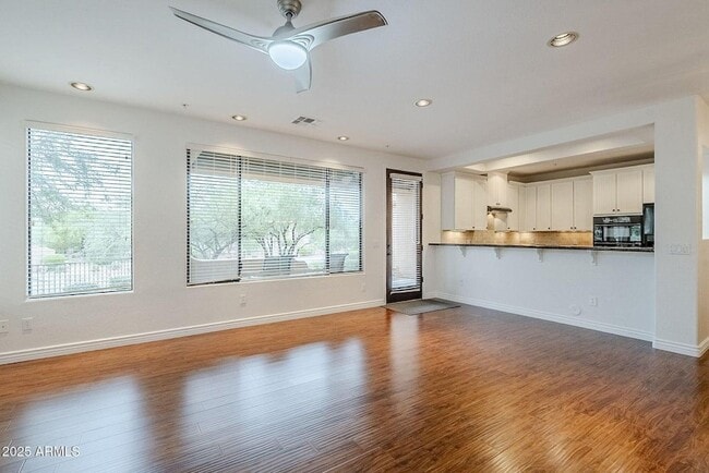 Building Photo - 13450 E Vía Linda