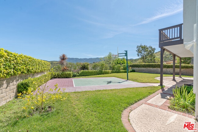 Building Photo - 674 Via de Tierra