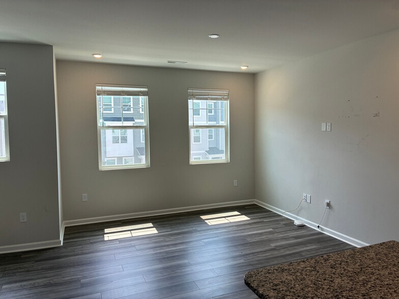 Building Photo - Room in Townhome on Sweet Lilac Wy