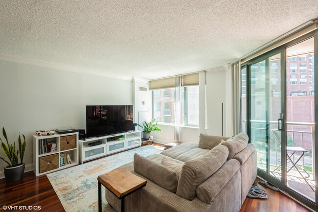 Building Photo - 440 N McClurg Ct
