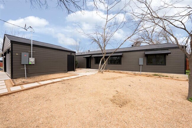 Building Photo - 5731 Wellington Dr