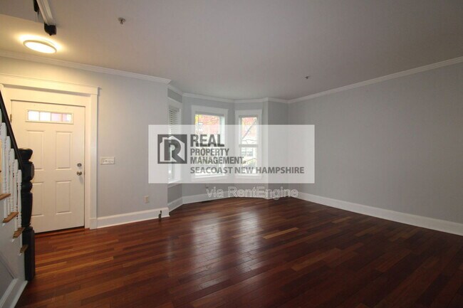 Building Photo - 586 Central Ave