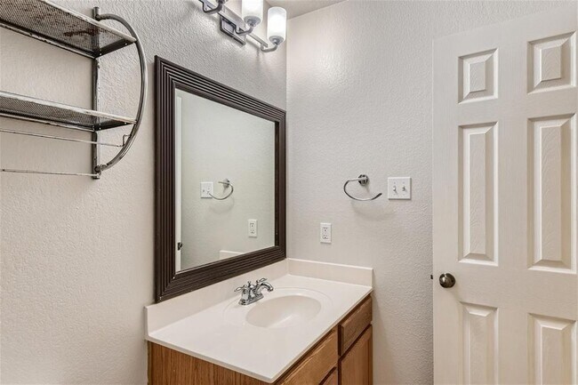 Building Photo - 1504 Weatherford Dr