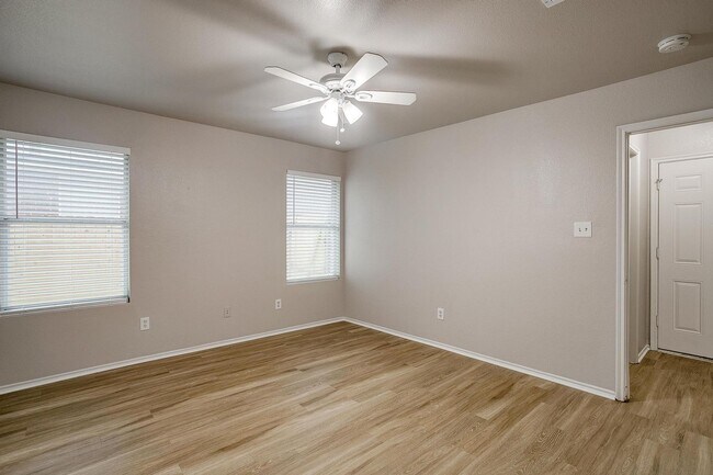 Building Photo - 2616 Castle Pines Dr