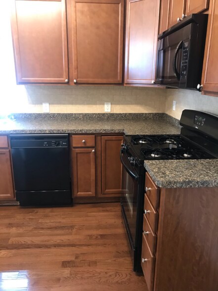 Building Photo - 469 Tacoma Ave