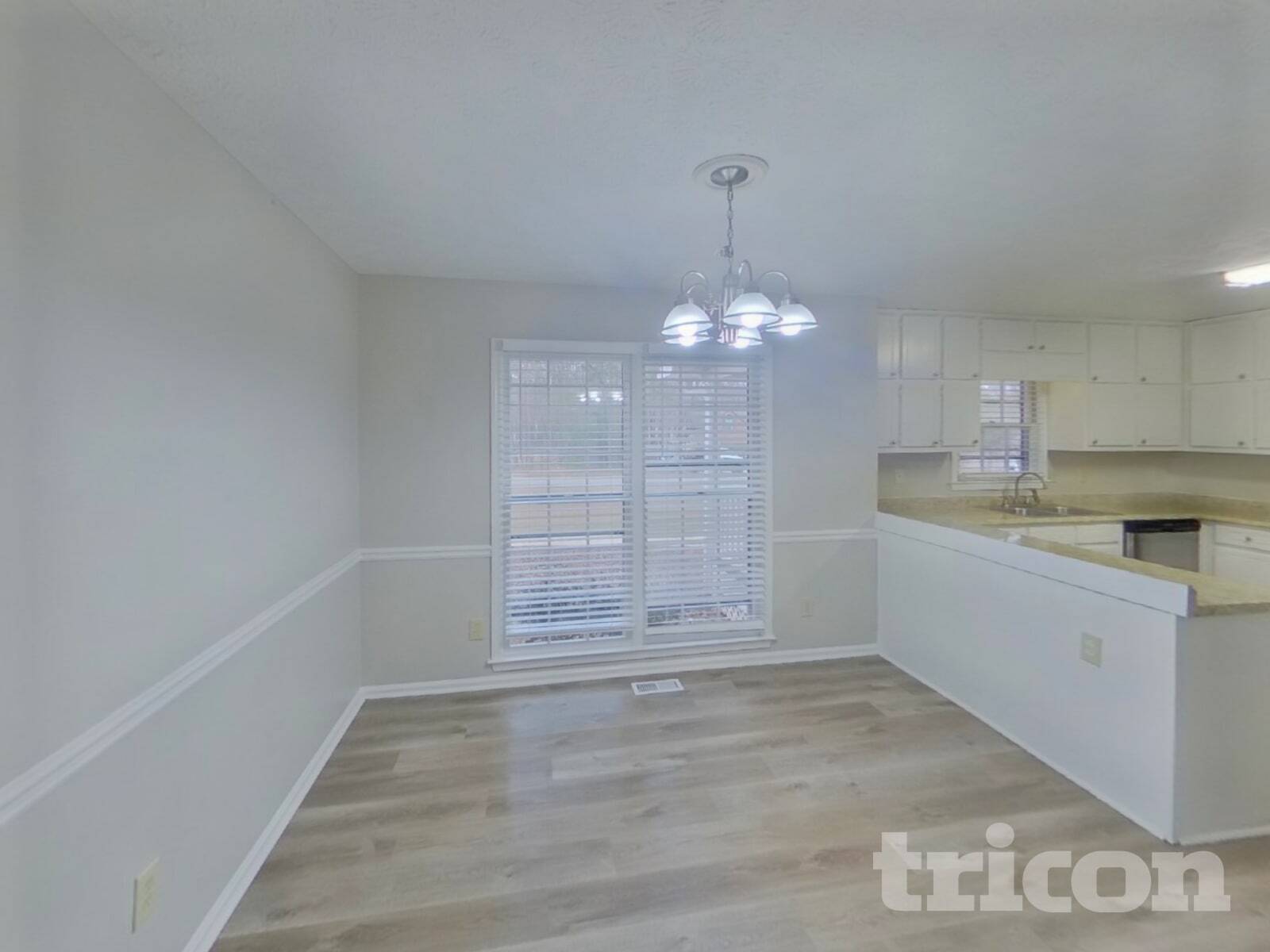 Building Photo - 555 N Oakland Cir