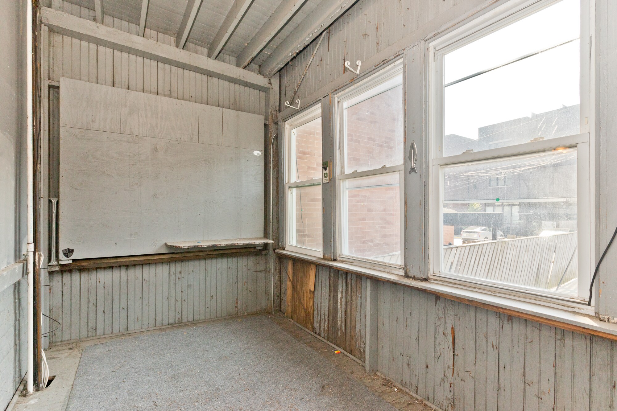 Building Photo - 3350 N Sheffield Ave