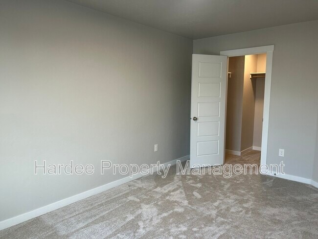 Building Photo - 7051 W Plateau Crk Dr