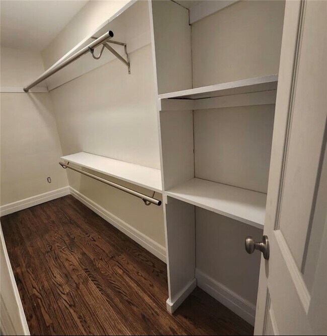 Building Photo - 240 Maywood Dr