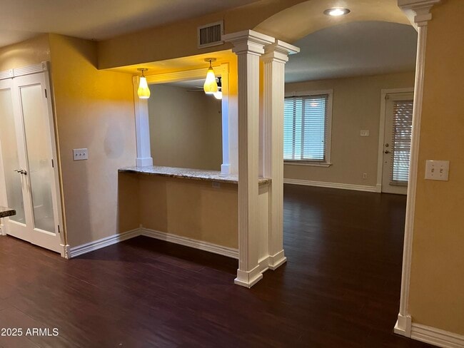 Building Photo - 4573 S Mill Ave