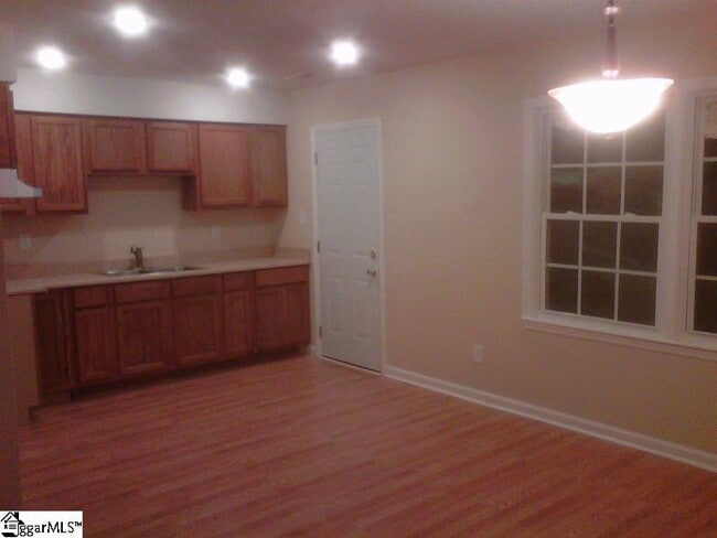 Building Photo - 378 Vanderbilt Rd