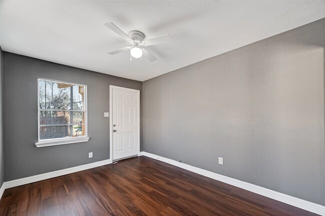 Building Photo - 3807 Love St