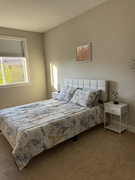 Building Photo - 12053 NW Weaver Ln