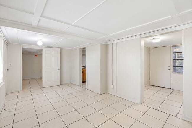 Building Photo - 2242 23rd Ave S