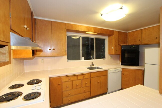 Building Photo - Contemporary North Berkeley 2 Bedroom Condominium