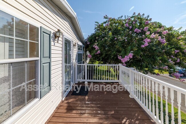 Building Photo - 1322 Silver Charm Way