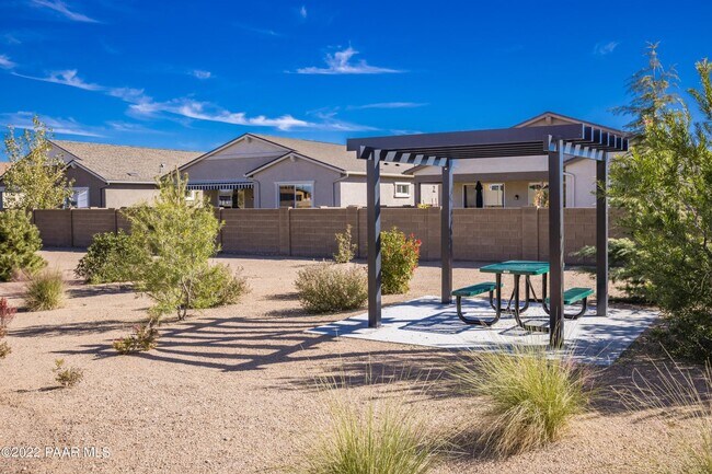 Building Photo - 1385 Warbler Wy