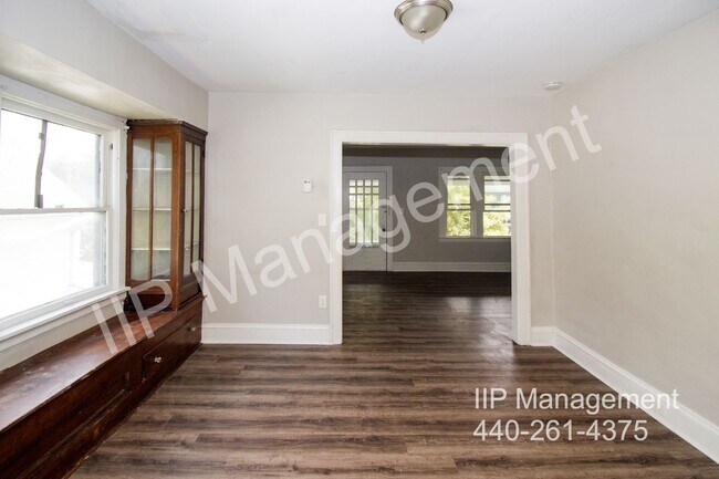 Building Photo - 3204 W 92nd St