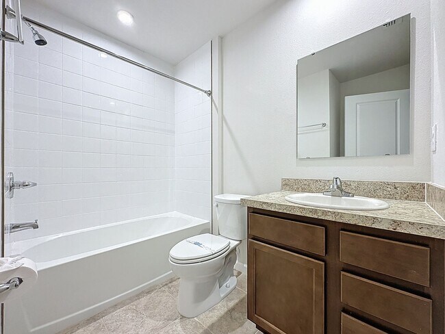Building Photo - 409 Sedgewick Dr
