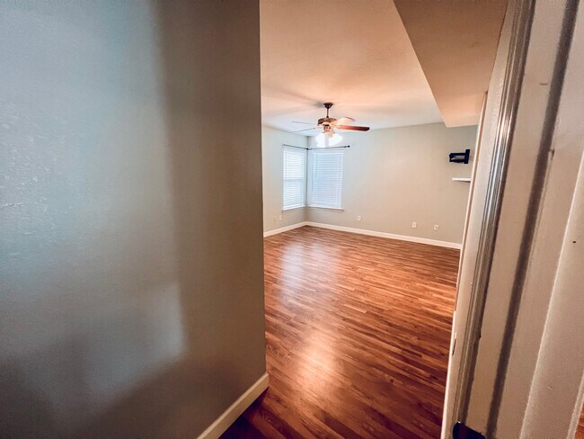 Building Photo - 128 Meadowland Dr