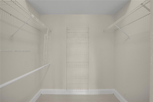 Building Photo - 1300 St Charles Pl