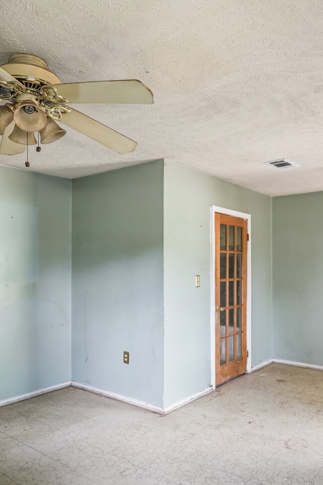 Building Photo - 6605 George Washington Dr