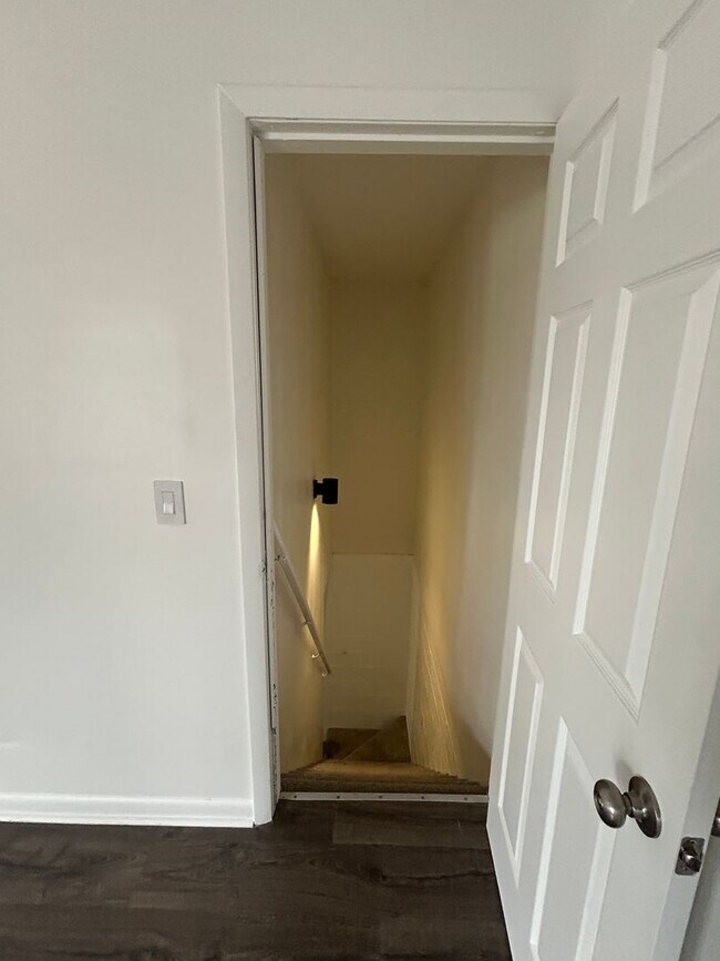 Building Photo - 4758 Trenton Dr