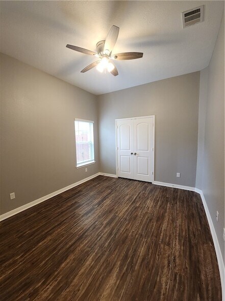 Building Photo - 4015 Dunlap Loop