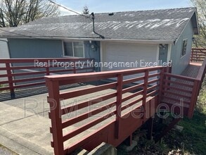 Building Photo - 5631 16th Ave SW