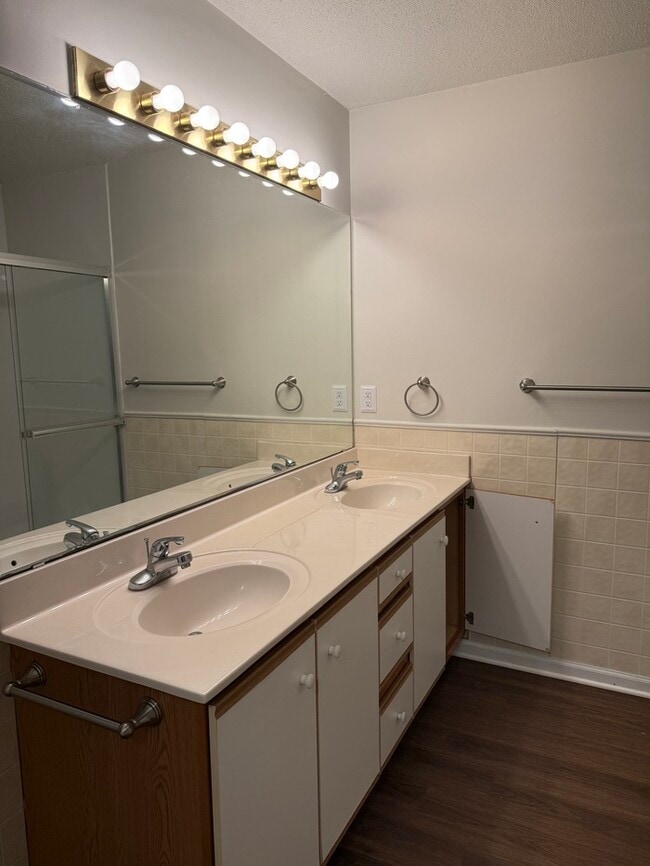 Building Photo - 6826 N Olive St