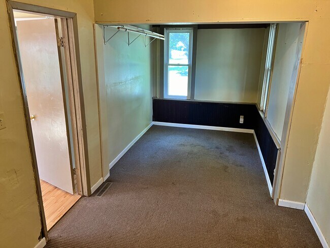 Building Photo - 210 6th St