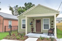 Building Photo - 327 N Reus St