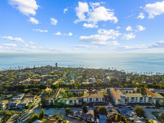 Building Photo - 6333 La Jolla Blvd