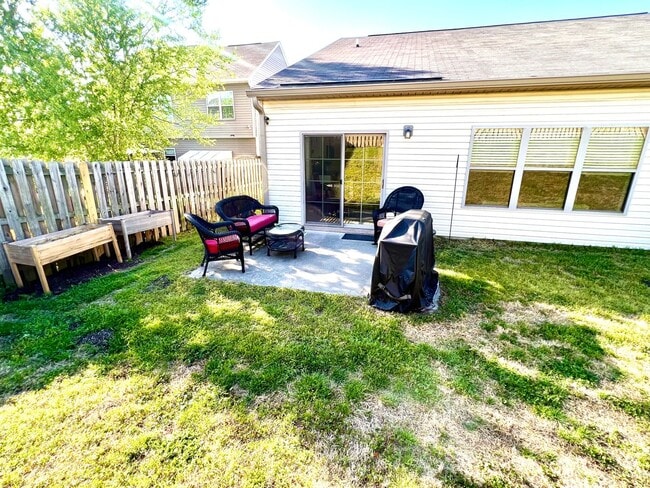 Building Photo - 876 Westlawn Dr
