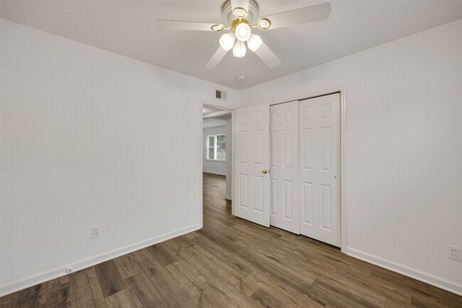 Building Photo - 417 Chamberlin Dr