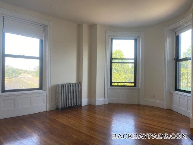 Building Photo - 504 Beacon St