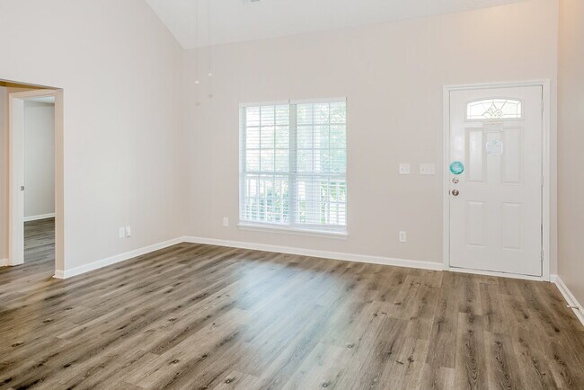 Building Photo - 3381 Chadbury Dr NW