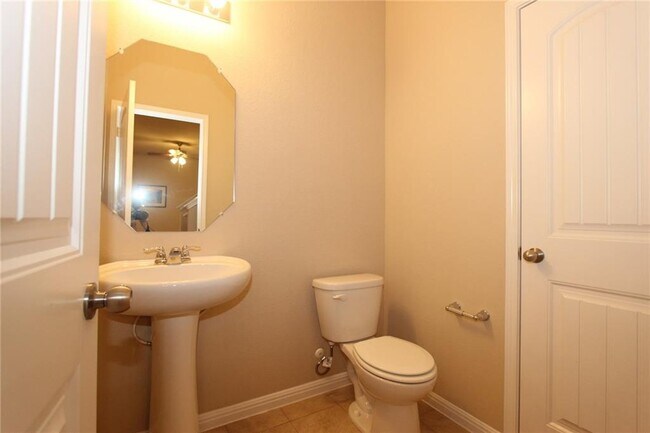 Building Photo - 1044 Britt Ln