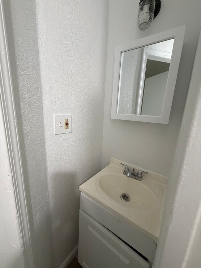 Building Photo - Renovated 4-Bedroom Home with Private Backyard – Section 8 Applicants Accepted