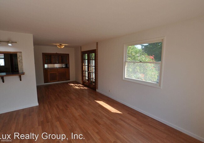 Building Photo - 547 Runnymede St