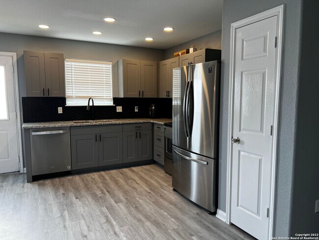 Building Photo - 5923 Fox Canyon