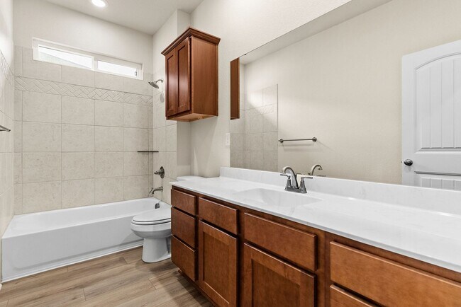 Building Photo - 343 Green Valley Dr